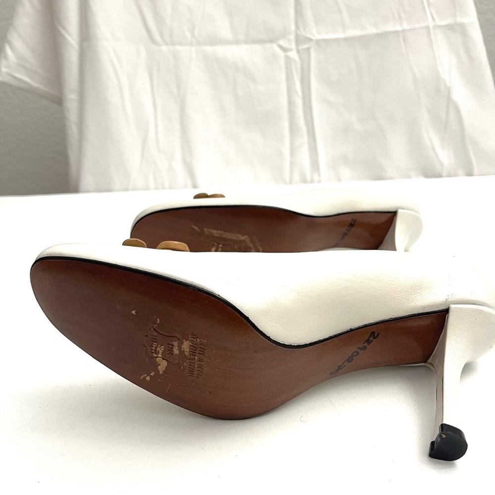 STUART WEITZMAN | Polka Dot Bow Detail Closed Toe Heels Sz. 9 - Picture 6 of 10